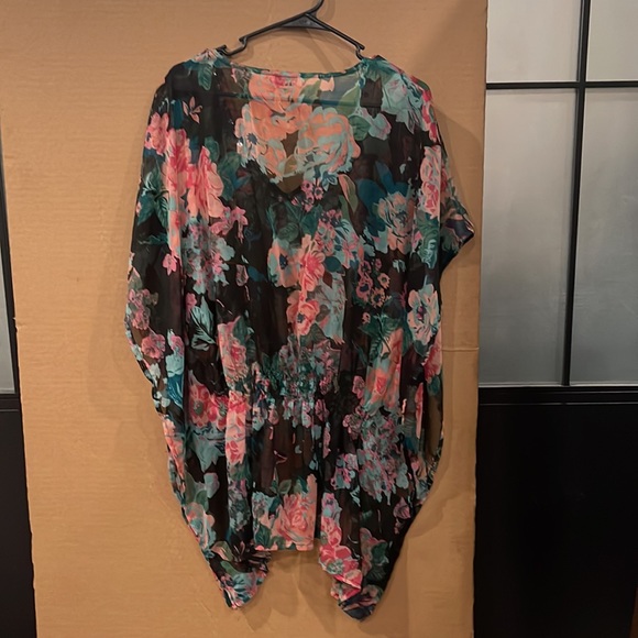 Multi color floral top. - Picture 2 of 5